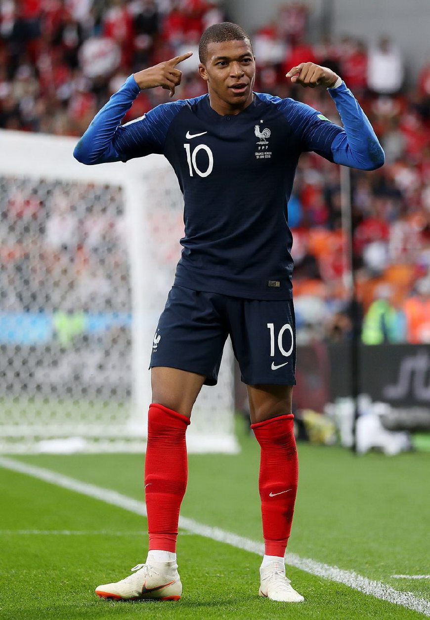 2025中超官方最佳球员候选：瓦科、莱昂纳多领衔，王钰栋在列（2025中超最佳球员官方候选出炉：瓦科、莱昂纳多领跑，王钰栋上榜）