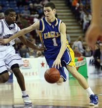 篮球勇士三分手感火热，全队命中18记三分（勇士外线手感爆棚，全队轰进18记三分）