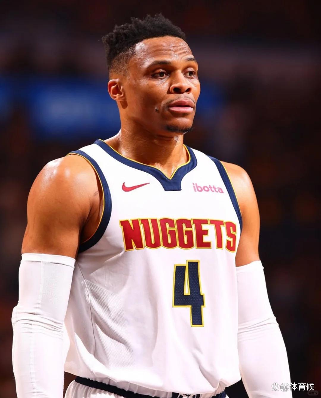 状态爆棚！布朗怒砍赛季新高42分，赛季第三次40+（火力全开！布朗42分创赛季新高，单季第三次40+）