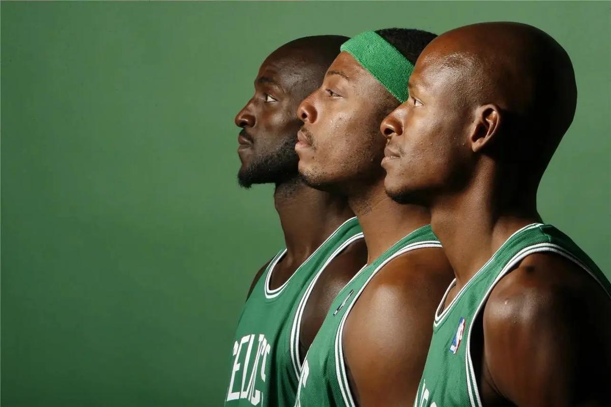 高开低走！哈登空砍23分11助&下半场仅8中1（开局强势后劲不足！哈登23分11助难救主，下半场8投仅1中）