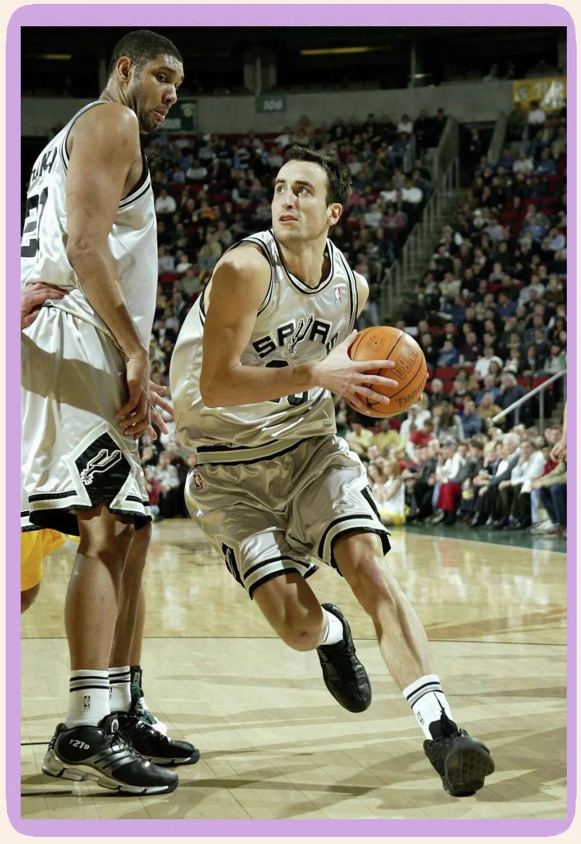 球队在最关键时刻站了出来（关键时刻，球队挺身而出）