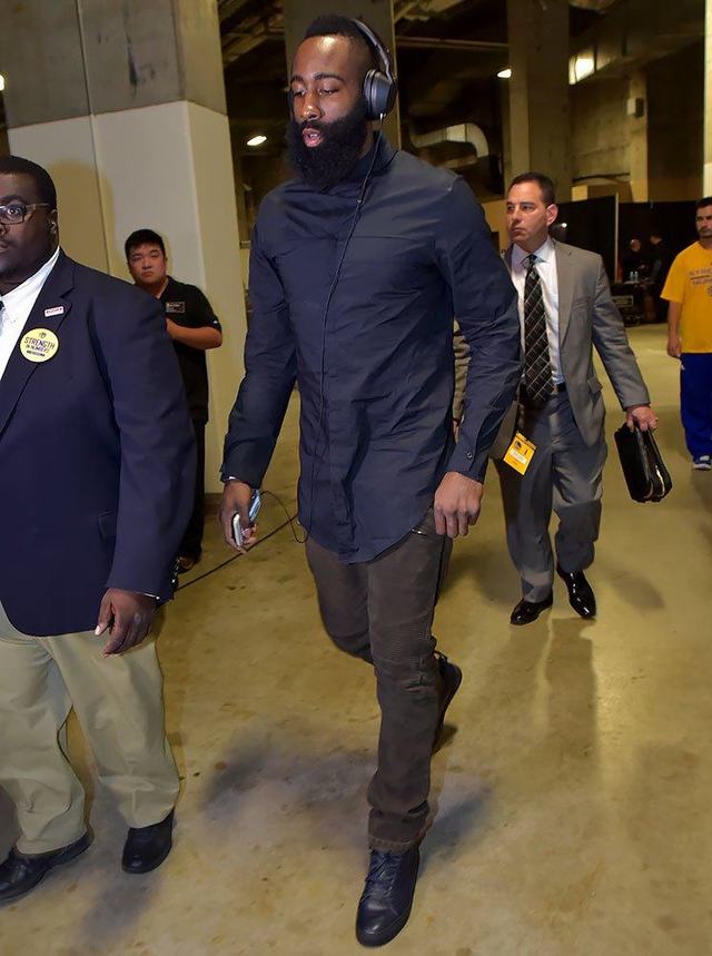 廷贝尔：凯恩是世界最佳之一，阻止他会是个很好的挑战（廷贝尔：凯恩是世界顶级球员，防住他将是一项极具挑战的任务）