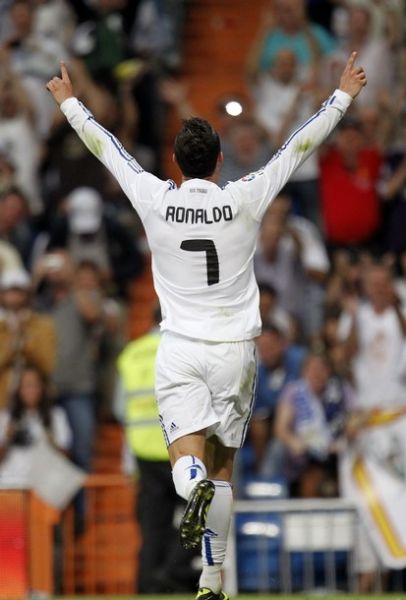 迈尼昂在加比亚社媒动态下留言，后者回复：请续约（加比亚社媒获迈尼昂留言，其回复：请续约）