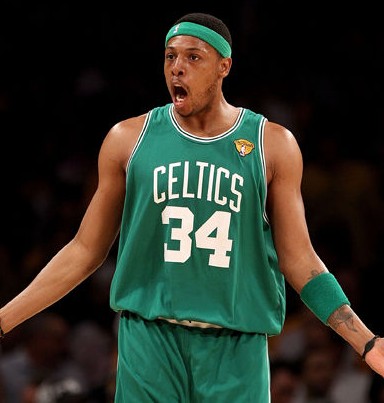 半场战报：门兴格拉德巴赫1-3沃尔夫斯堡，维默尔梅开二度，阿穆拉破门（半场速报：沃尔夫斯堡3-1领先门兴格拉德巴赫，维默尔双响，阿穆拉建功）