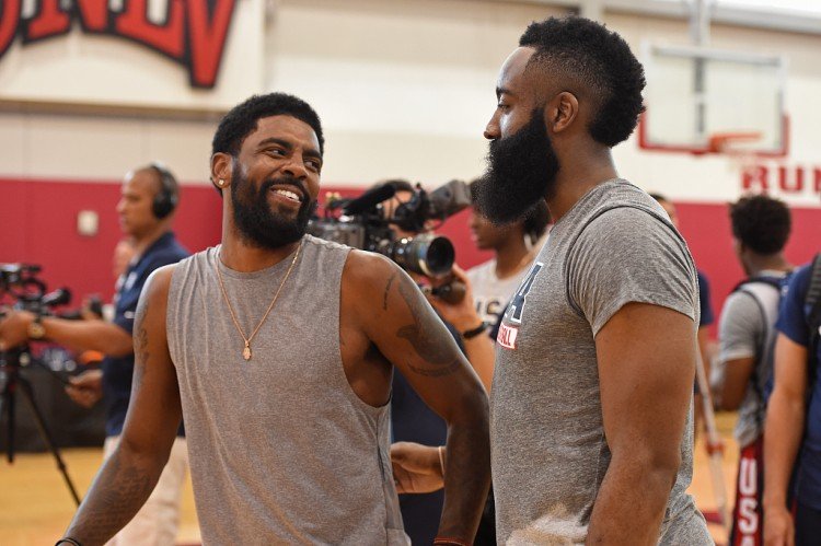 广东男篮防守稳固力克上海（广东男篮以稳固防守击退上海）